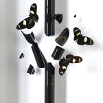 MANIOULOUX – Impact (néon noir) – 90 x 31 x 11 cm