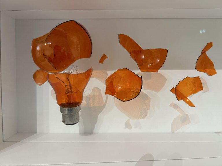 MANIOULOUX Impact Ampoule Orange Et Bourdon 2024 (2)