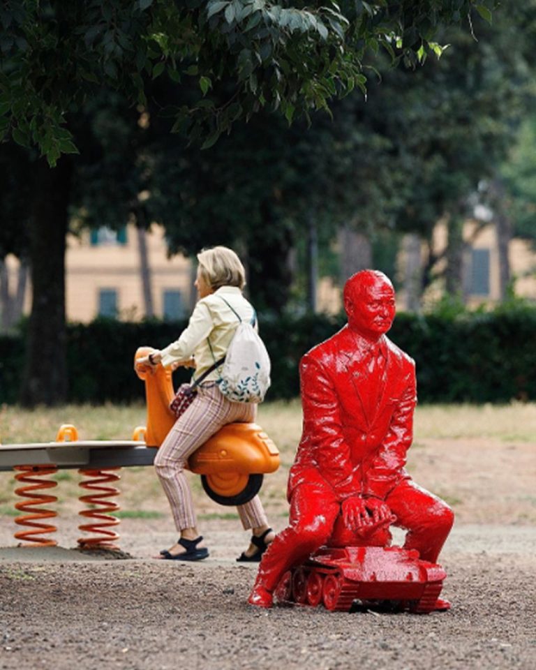 COLOMINA James Vladimir Résine 127 X 98 X 86 Cm (3)