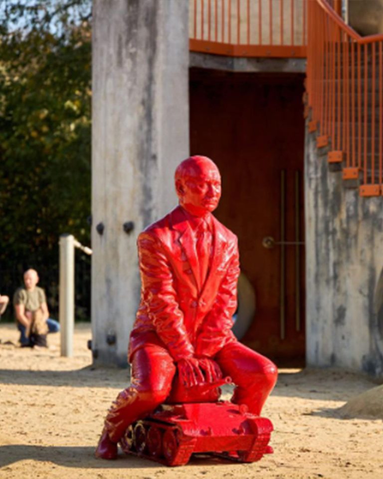 COLOMINA James Vladimir Résine 127 X 98 X 86 Cm (6)