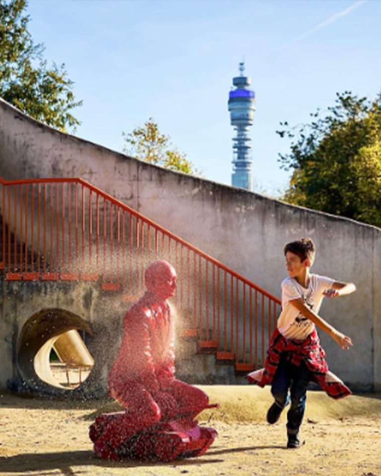 COLOMINA James Vladimir Résine 127 X 98 X 86 Cm (7)